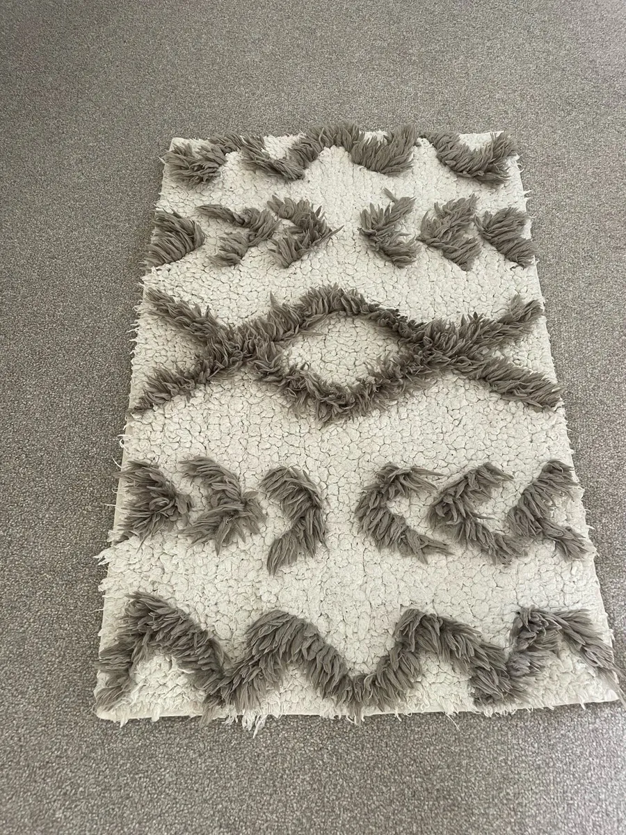 Bathroom rug