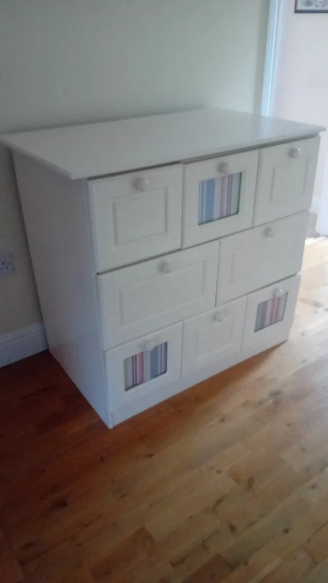 Bedroom furniture - Image 1