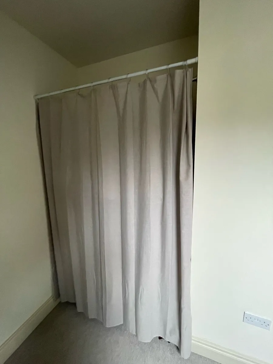 Adjustable curtain - Image 1