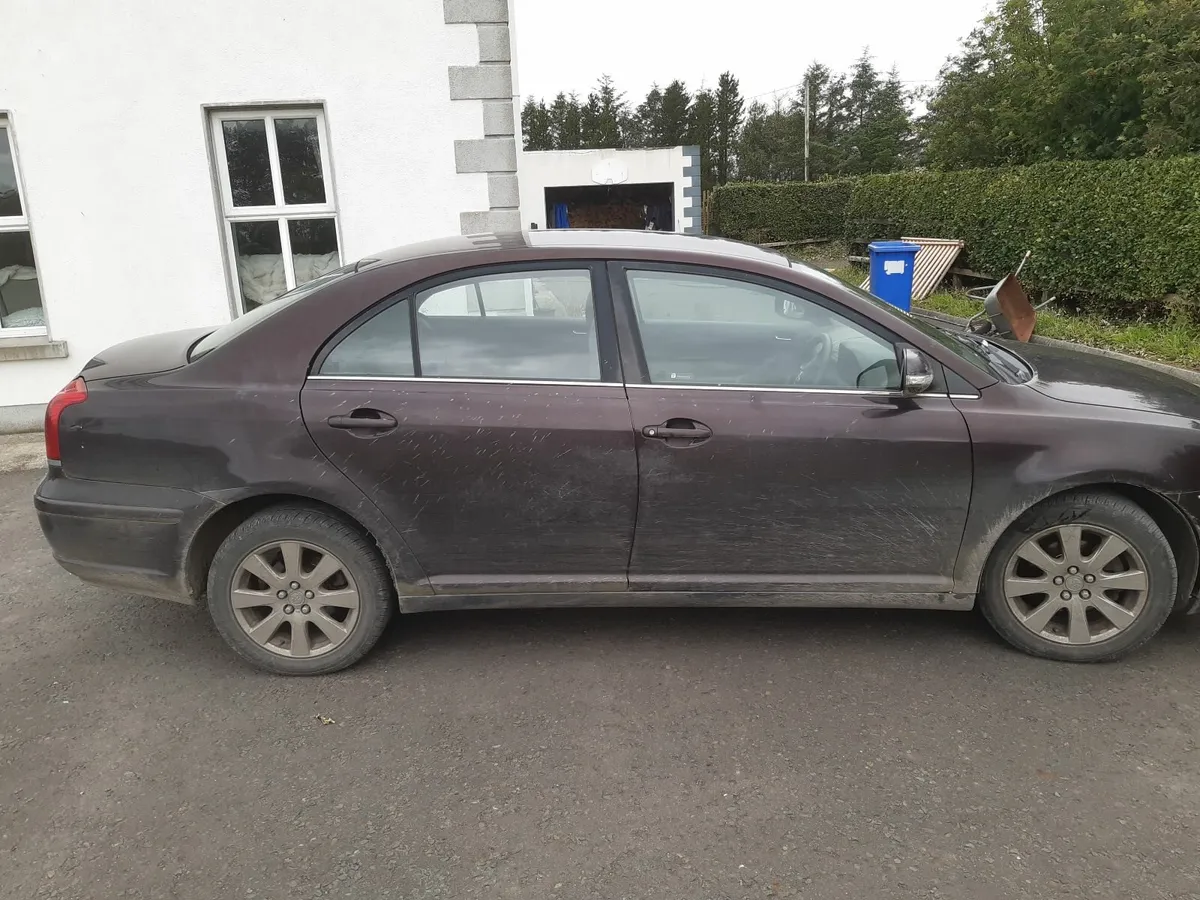 1.6L Petrol Toyota Avensis - Image 3