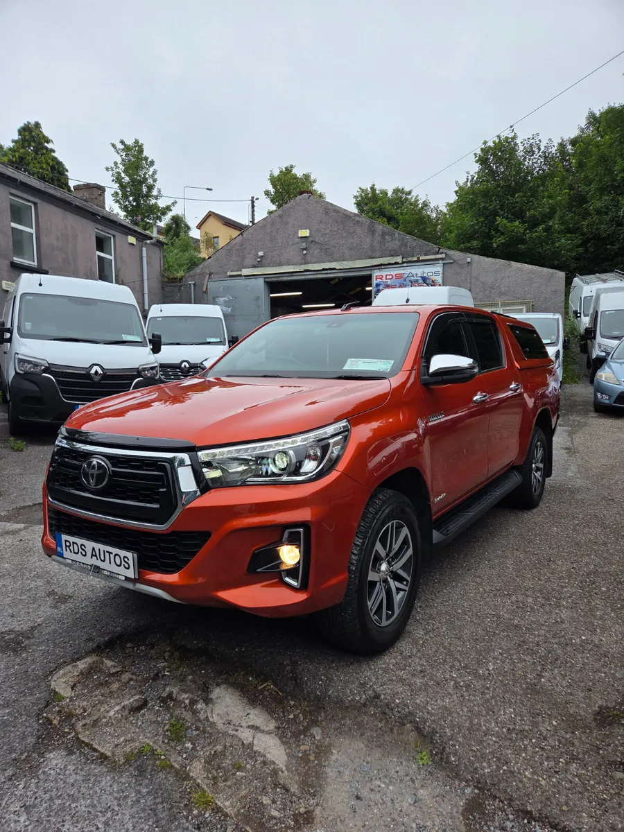 🔥19 HILUX INVINCIBLE AUTO🔥 - Image 3
