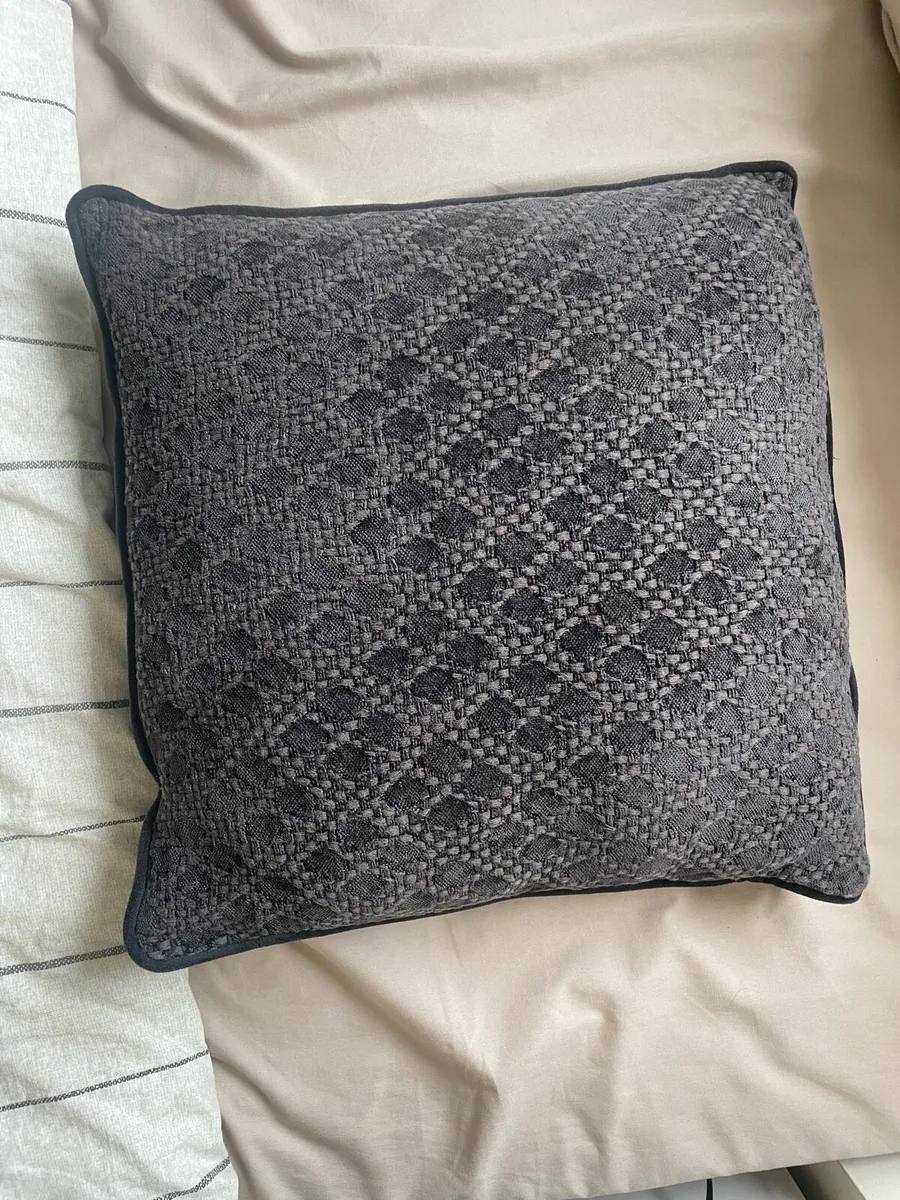 8 cushions - Image 3