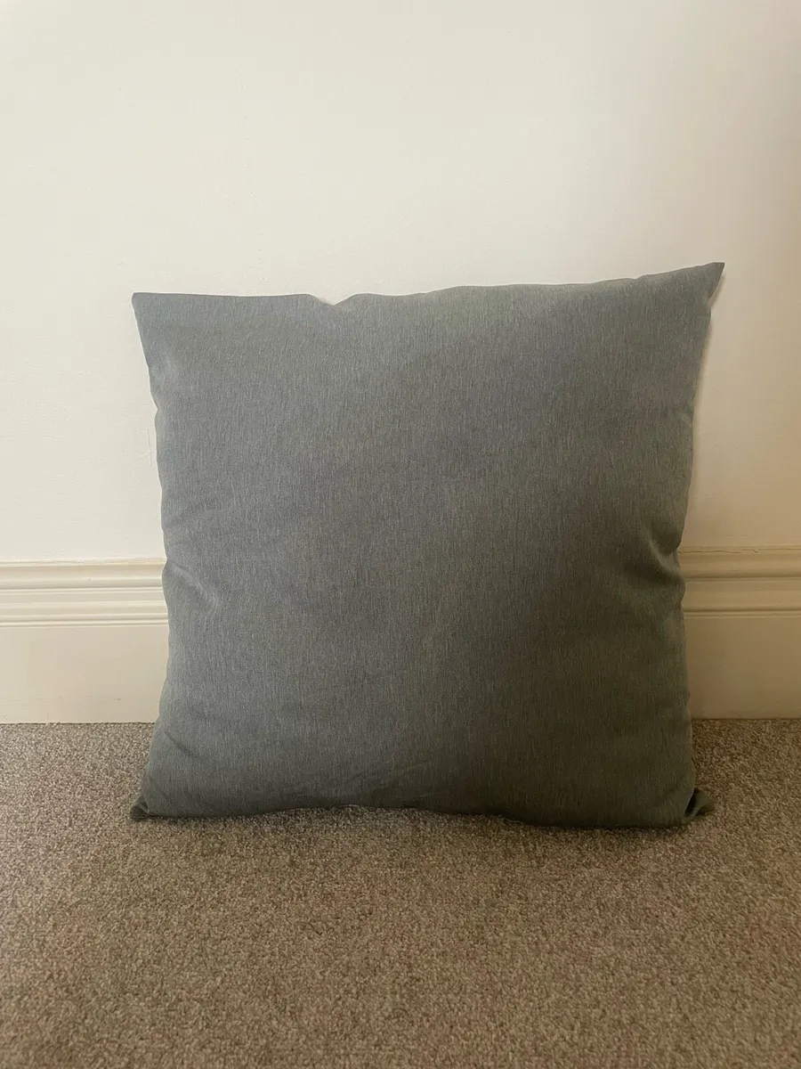 8 cushions - Image 4