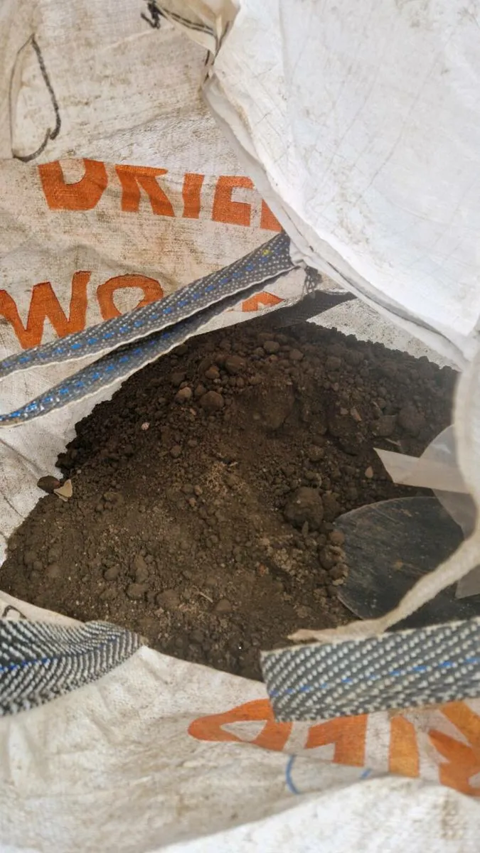 1 tonne bag of quality treated top soil - Image 1