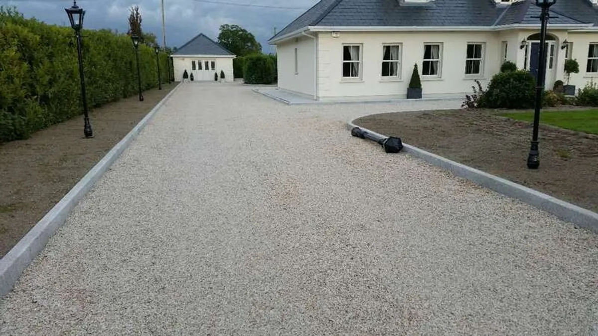 1 tonne of stone chippings for driveway or paths - Image 3