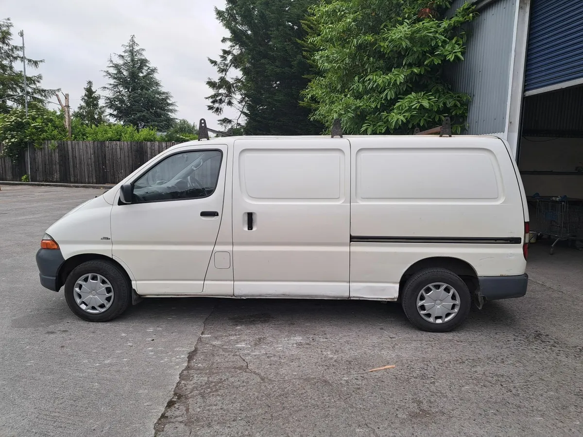 Toyota HiAce 2006 - Image 2