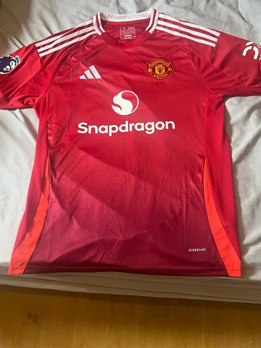 Manchester united shirt - Image 1