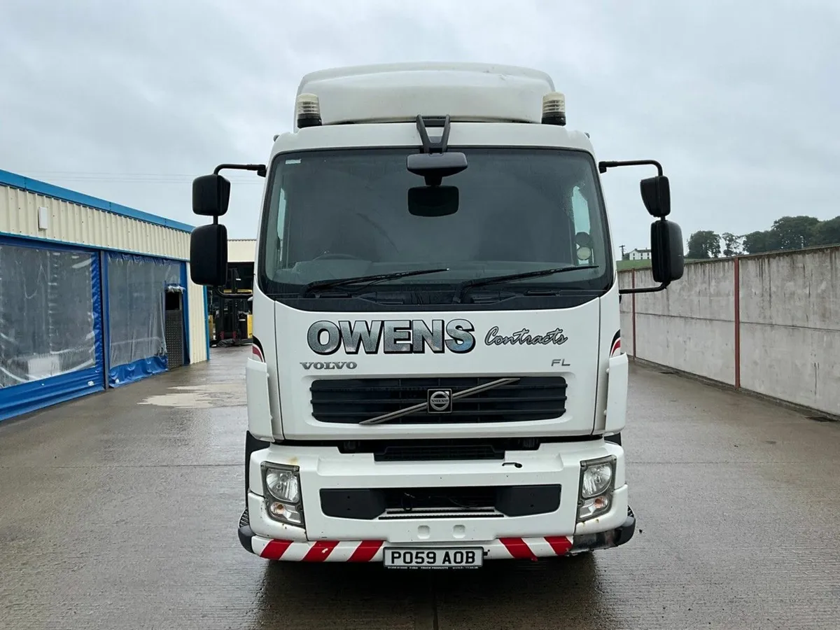 VOLVO FL240 18 TON 4x2 BEAVERTAIL LORRY - Image 3