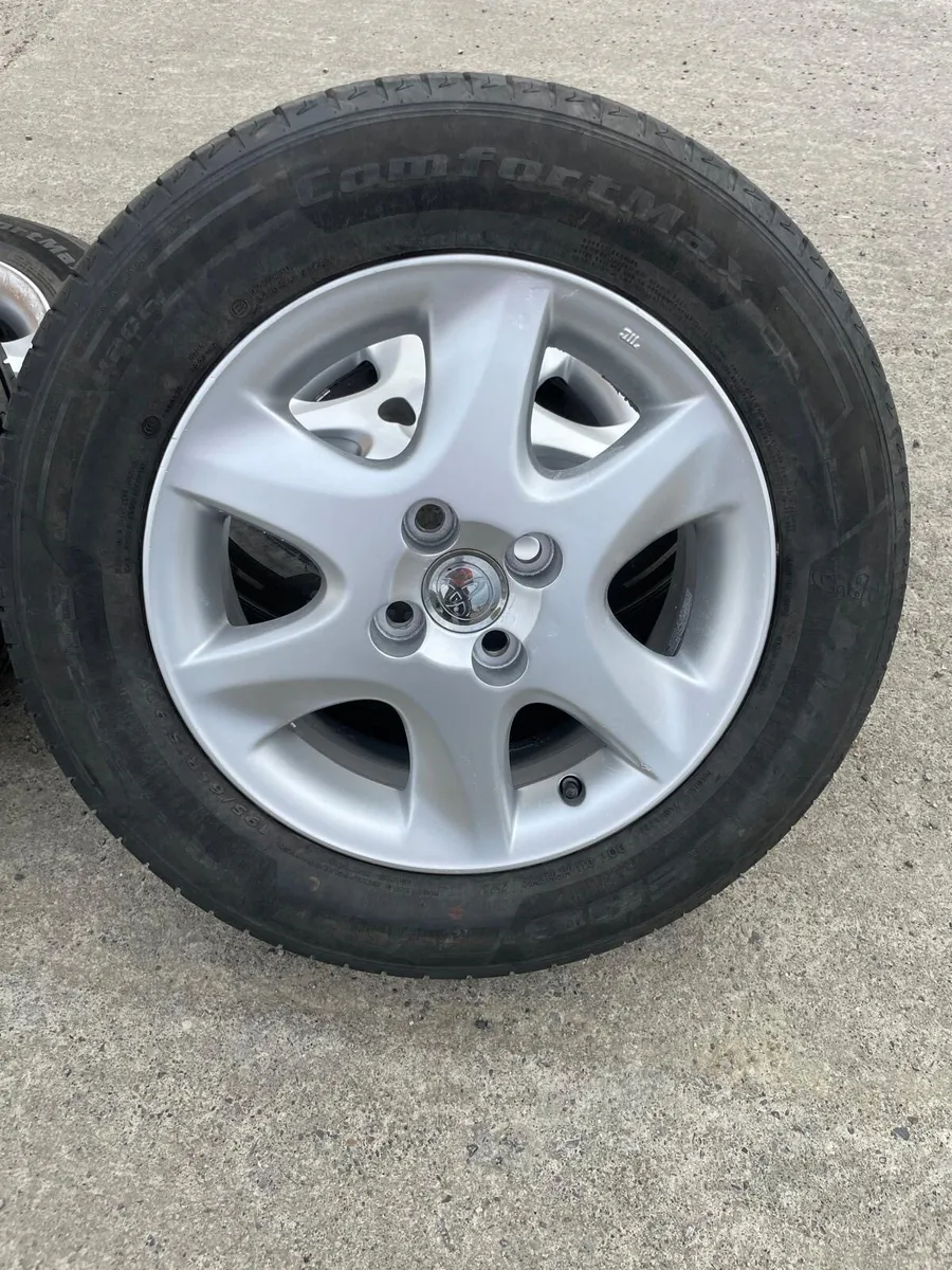 Toyota Carola Alloy wheels & Tyres 195/65R15 - Image 1