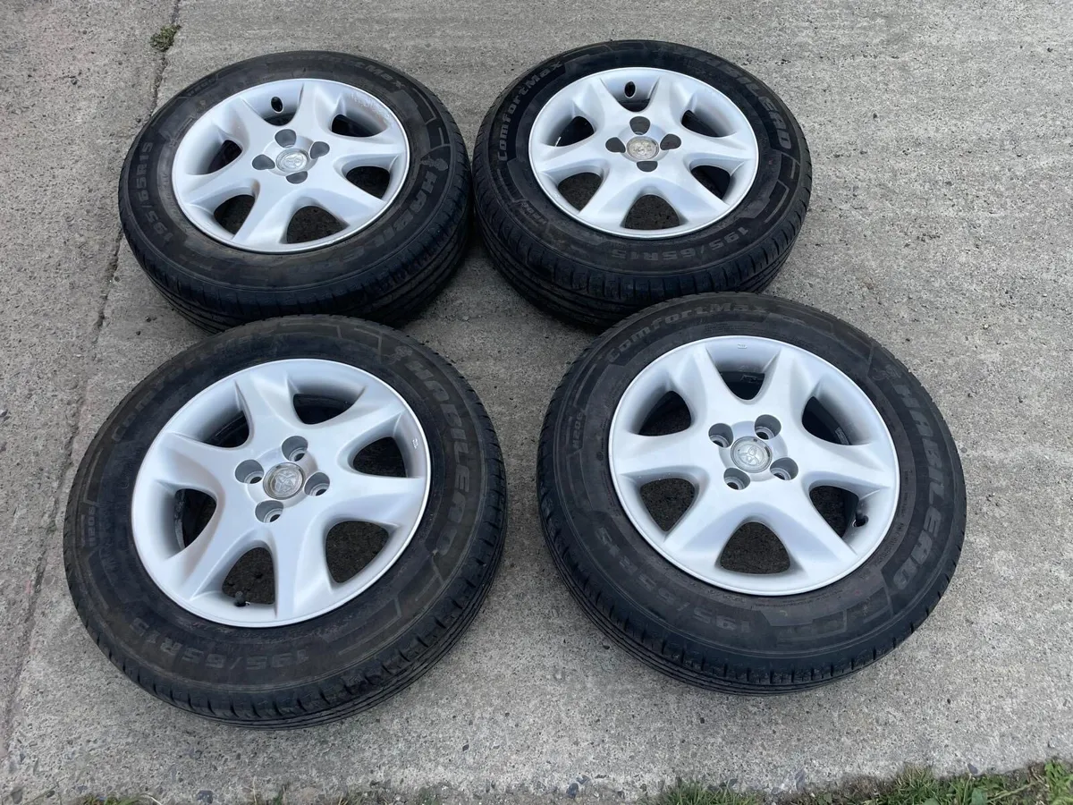 Toyota Carola Alloy wheels & Tyres 195/65R15 - Image 2