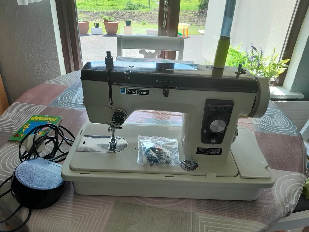 Sewing machine - Image 2