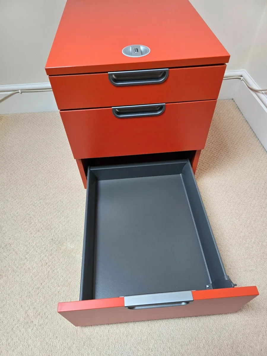 Pedestal with Combination Lock - Image 2