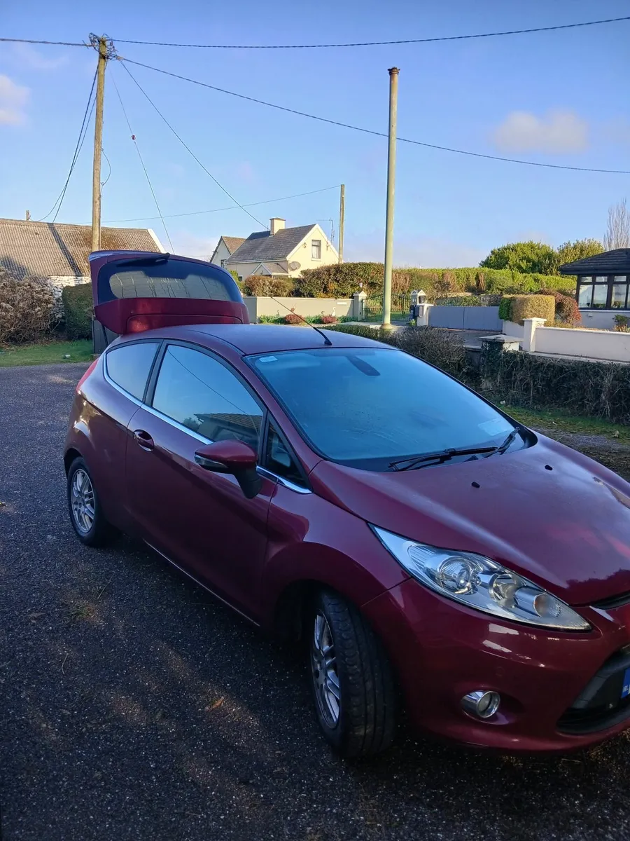 Ford Fiesta 2010 - Image 1