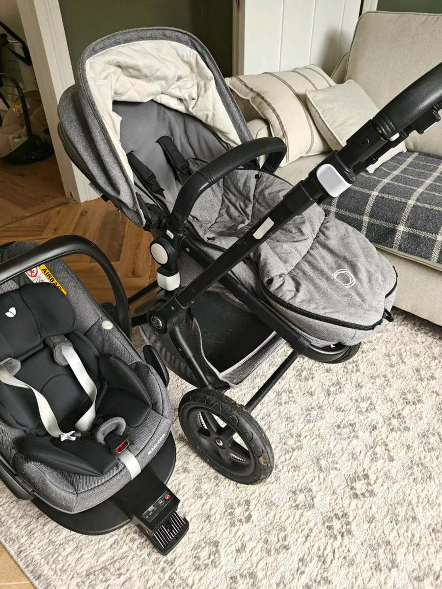 Car seat with isofix base and bugaboo buggy - Image 1