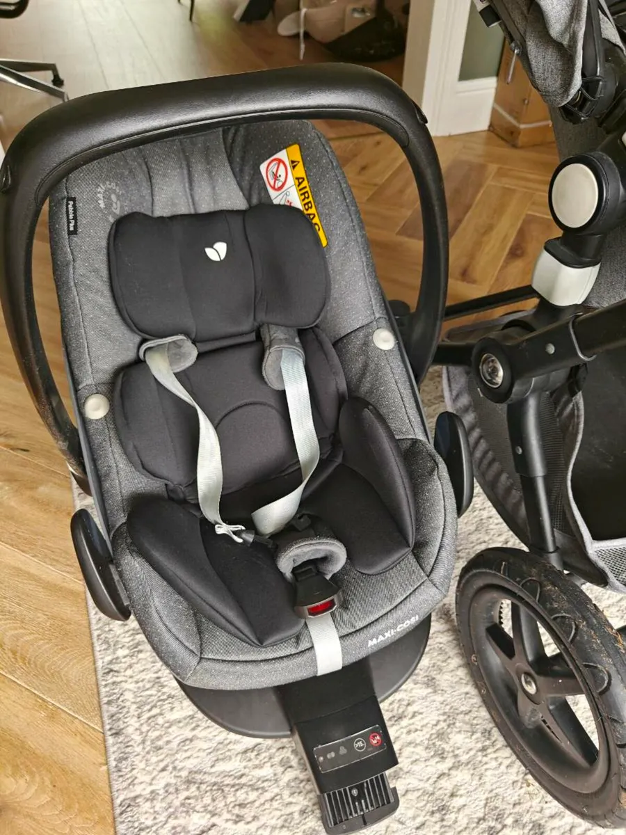 Car seat with isofix base and bugaboo buggy - Image 2