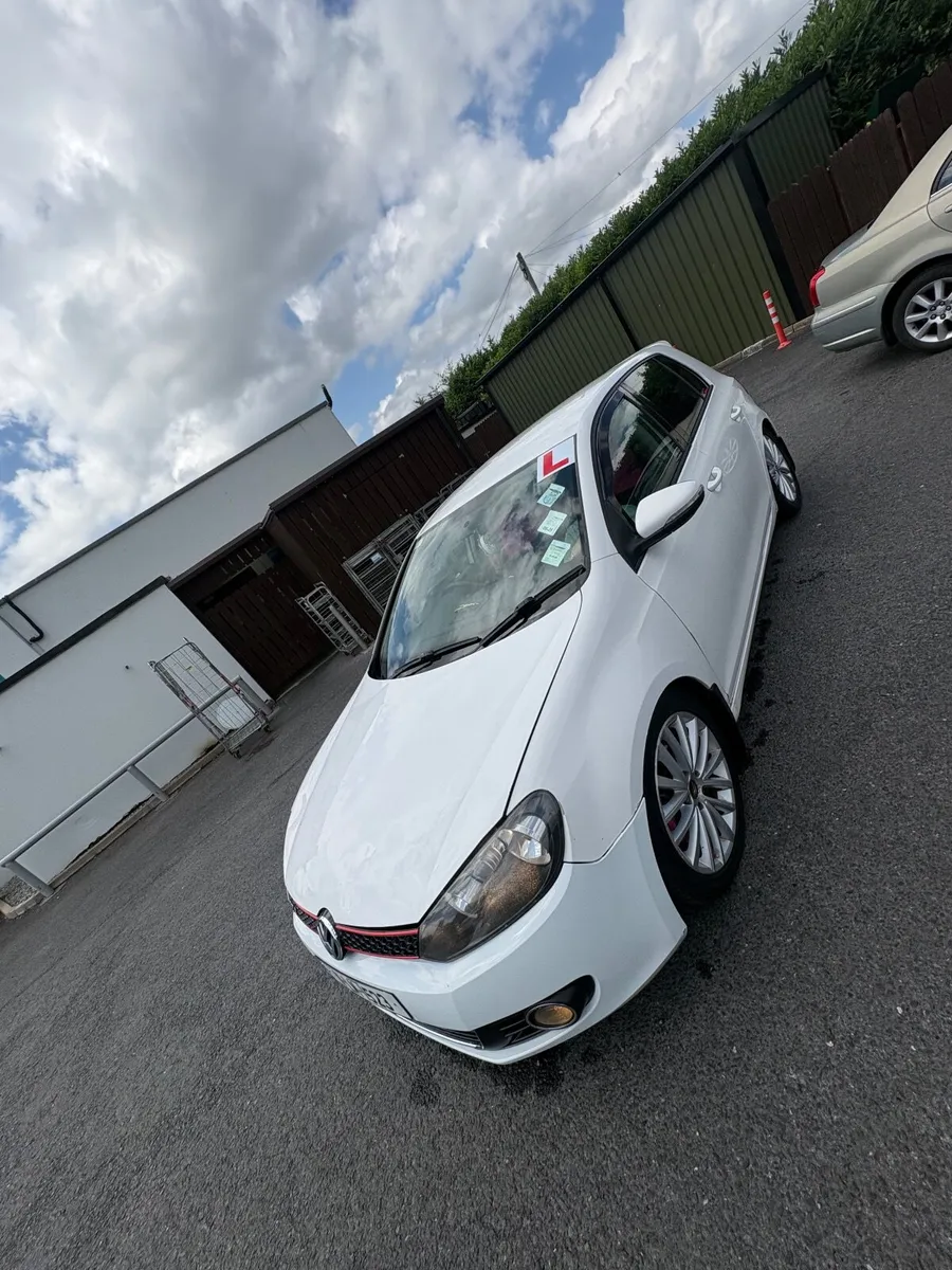 Volkswagen Golf 2011 - Image 1