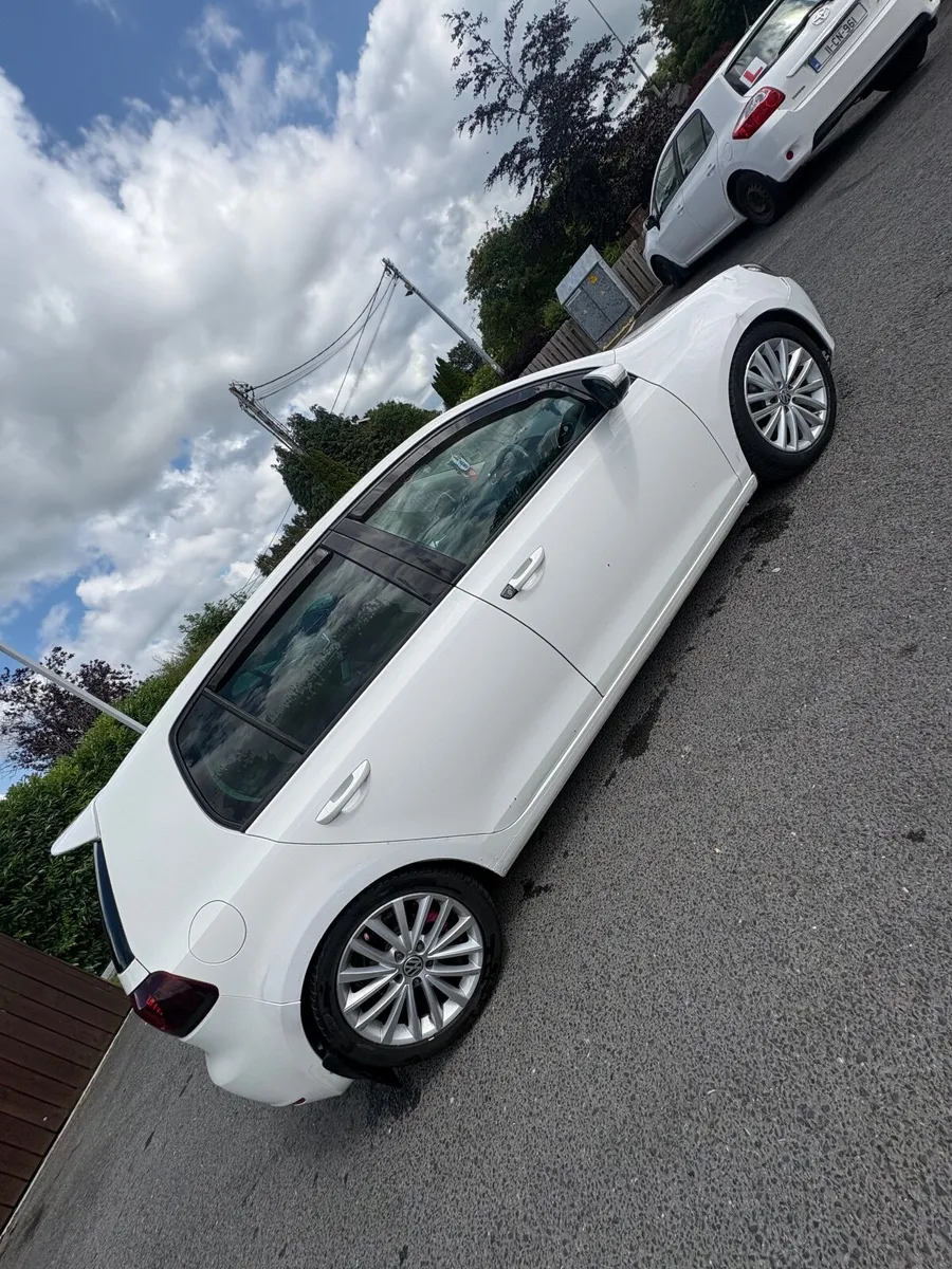 Volkswagen Golf 2011 - Image 2