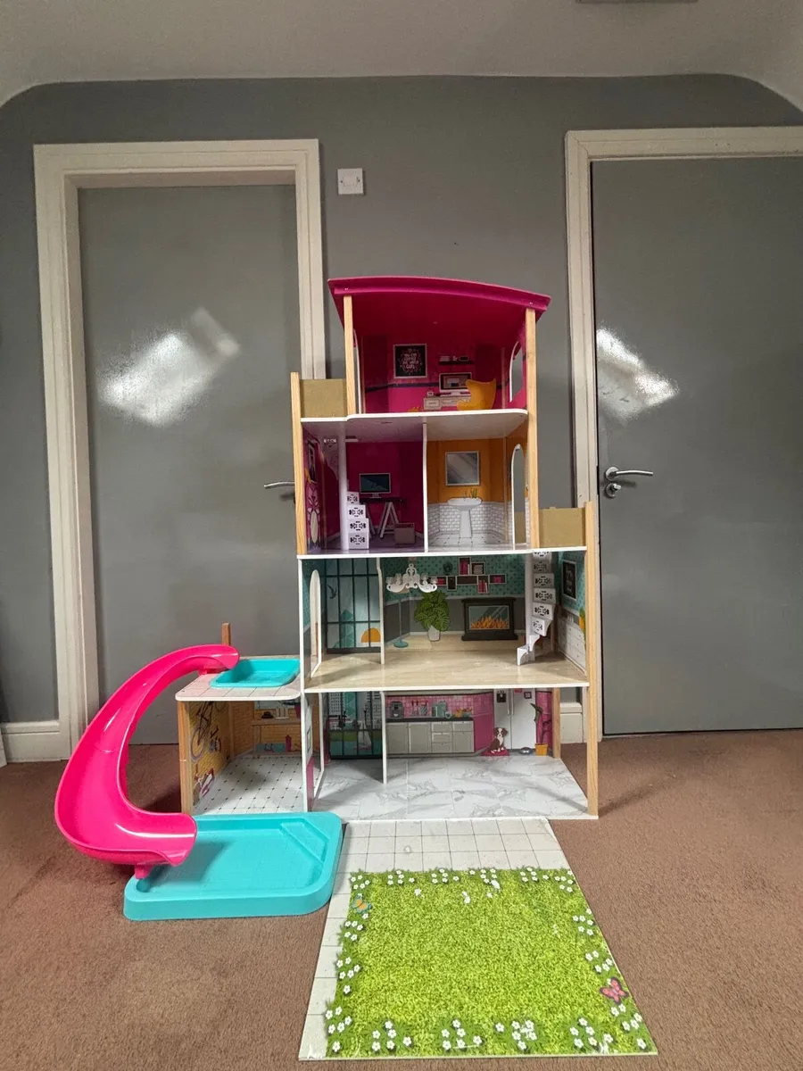 Barbie Doll House - Image 1