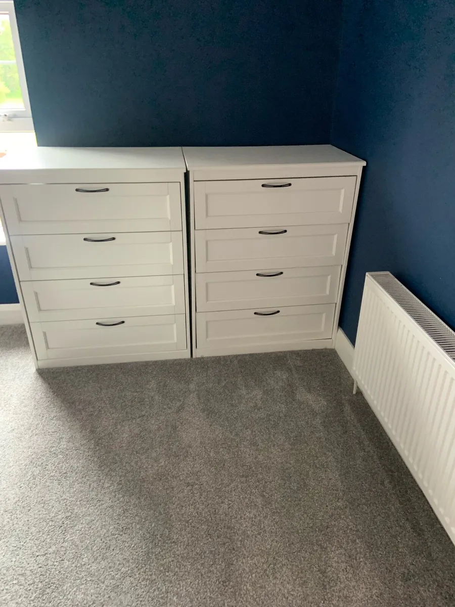 Chest of drawers