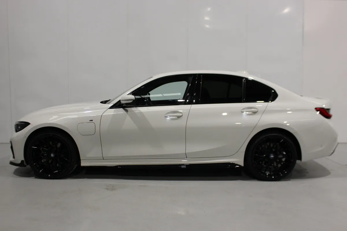 2021 BMW 3-Series 330E M Sport - High Spec - Image 4