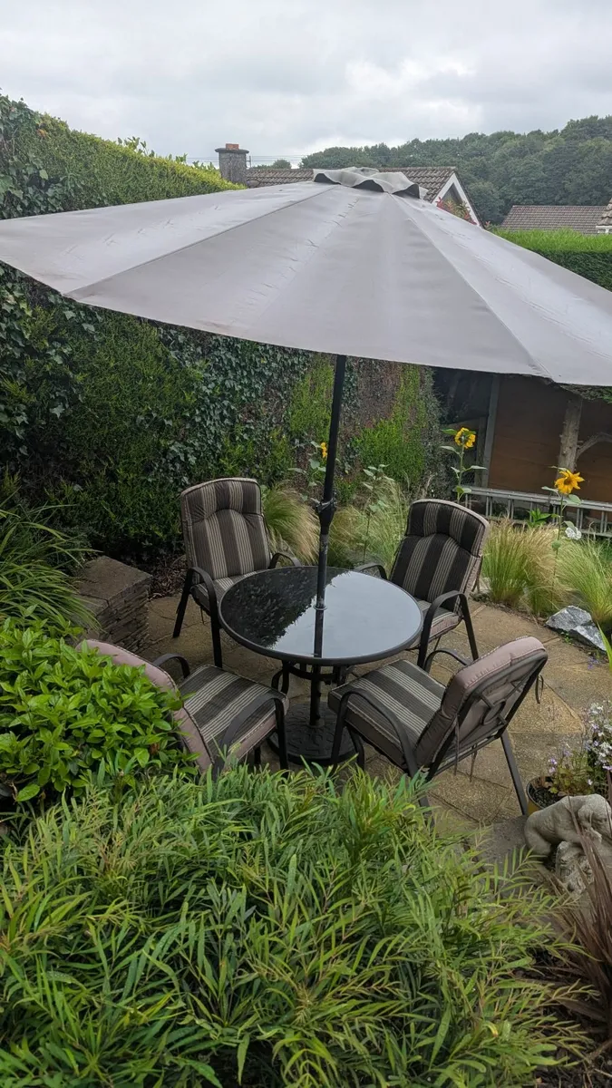 Garden furniture - Image 1