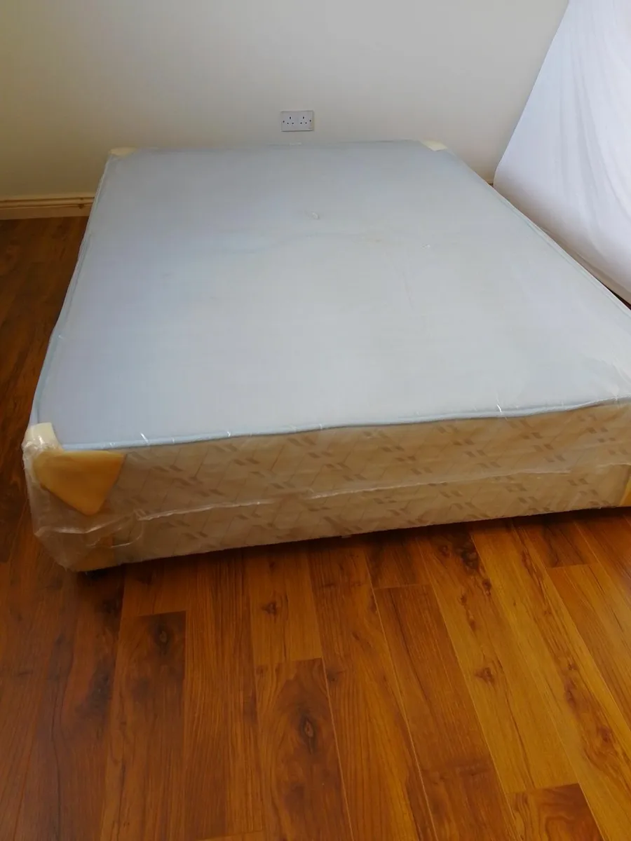 Bed & mattress, - Image 1