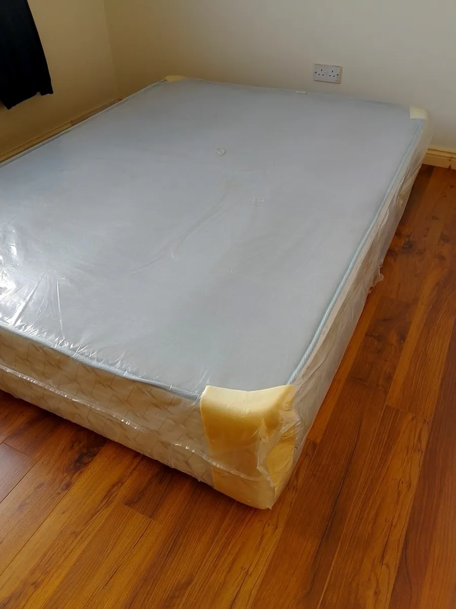 Bed & mattress, - Image 3