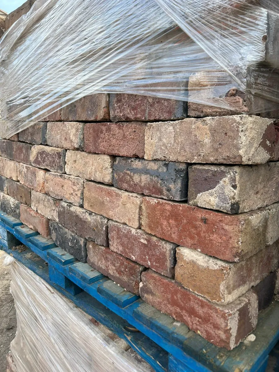 Old red brick - Image 2