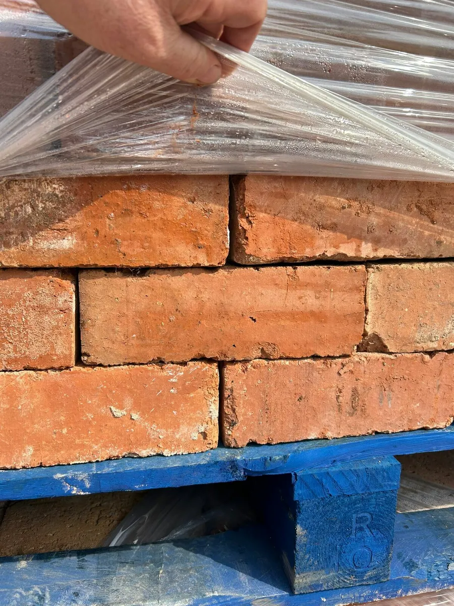 Old red brick - Image 4