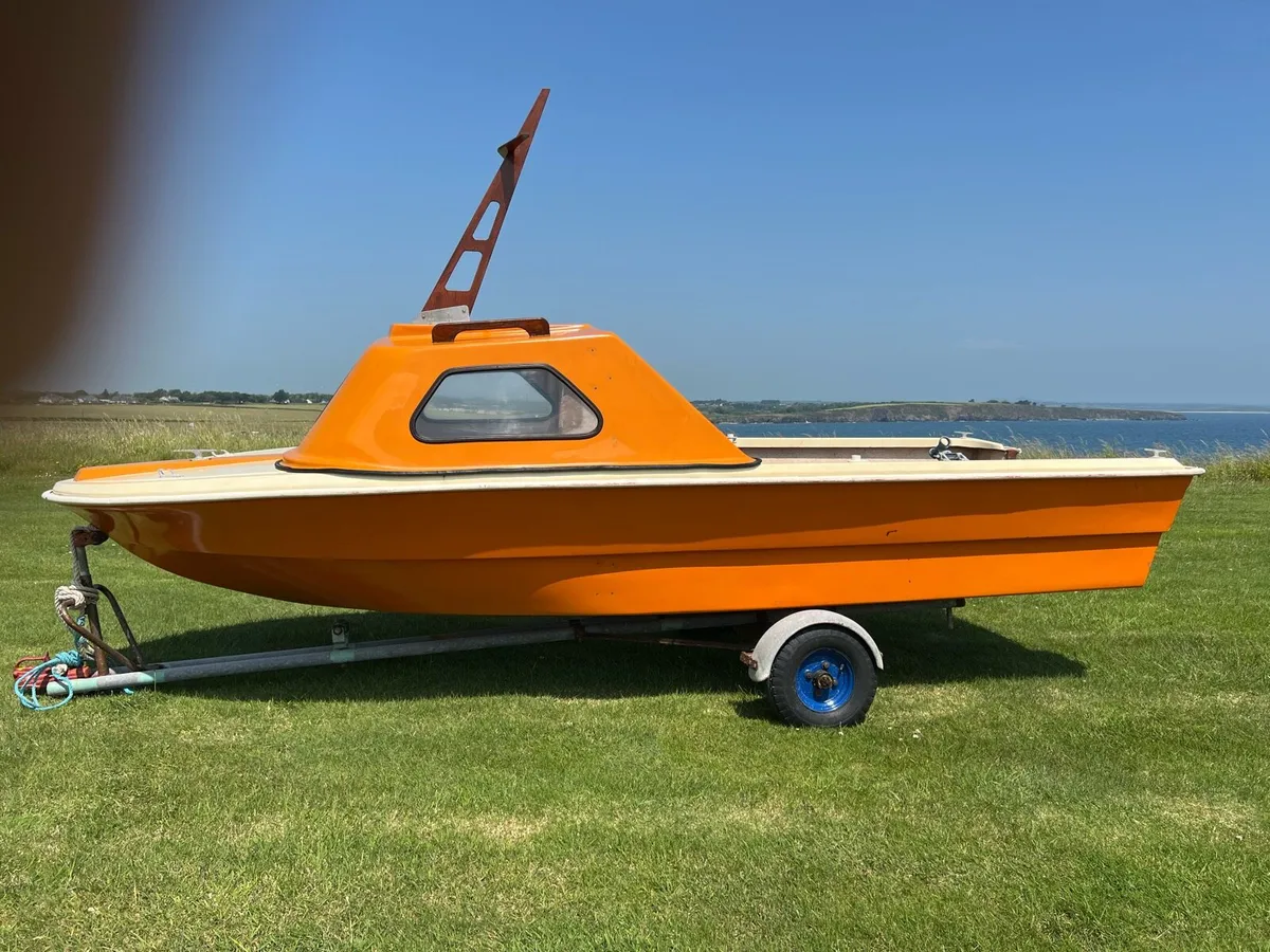 Beautiful 14 foot fibreglass boat - Image 2
