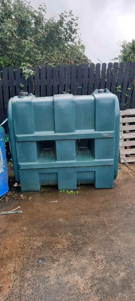Oil tank - Image 1