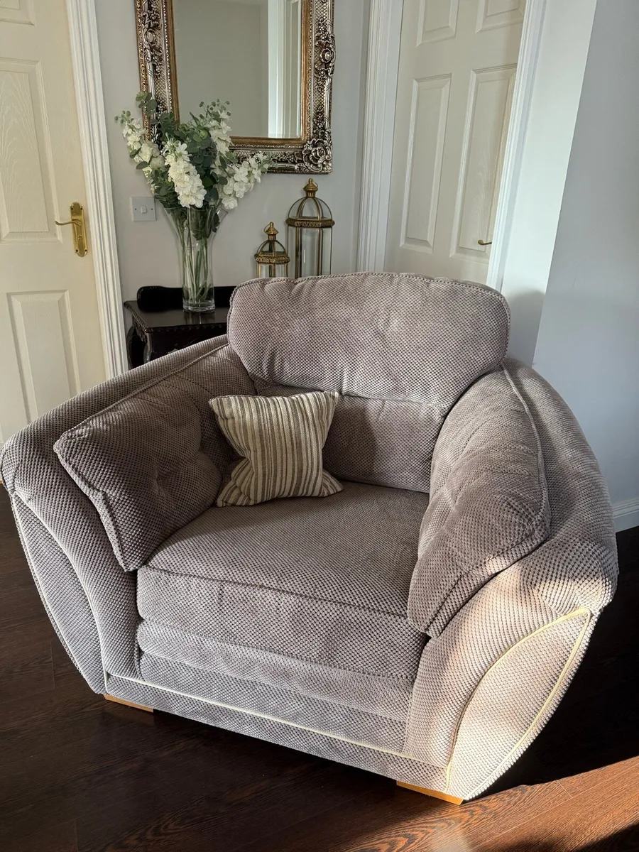 Large Armchair-Excellent Condition - Image 1