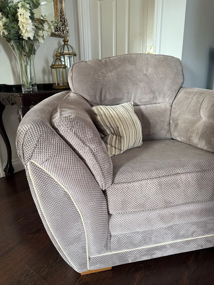 Large Armchair-Excellent Condition - Image 2