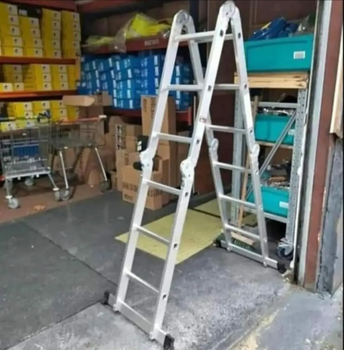 Brand new foldable ladder - Image 1