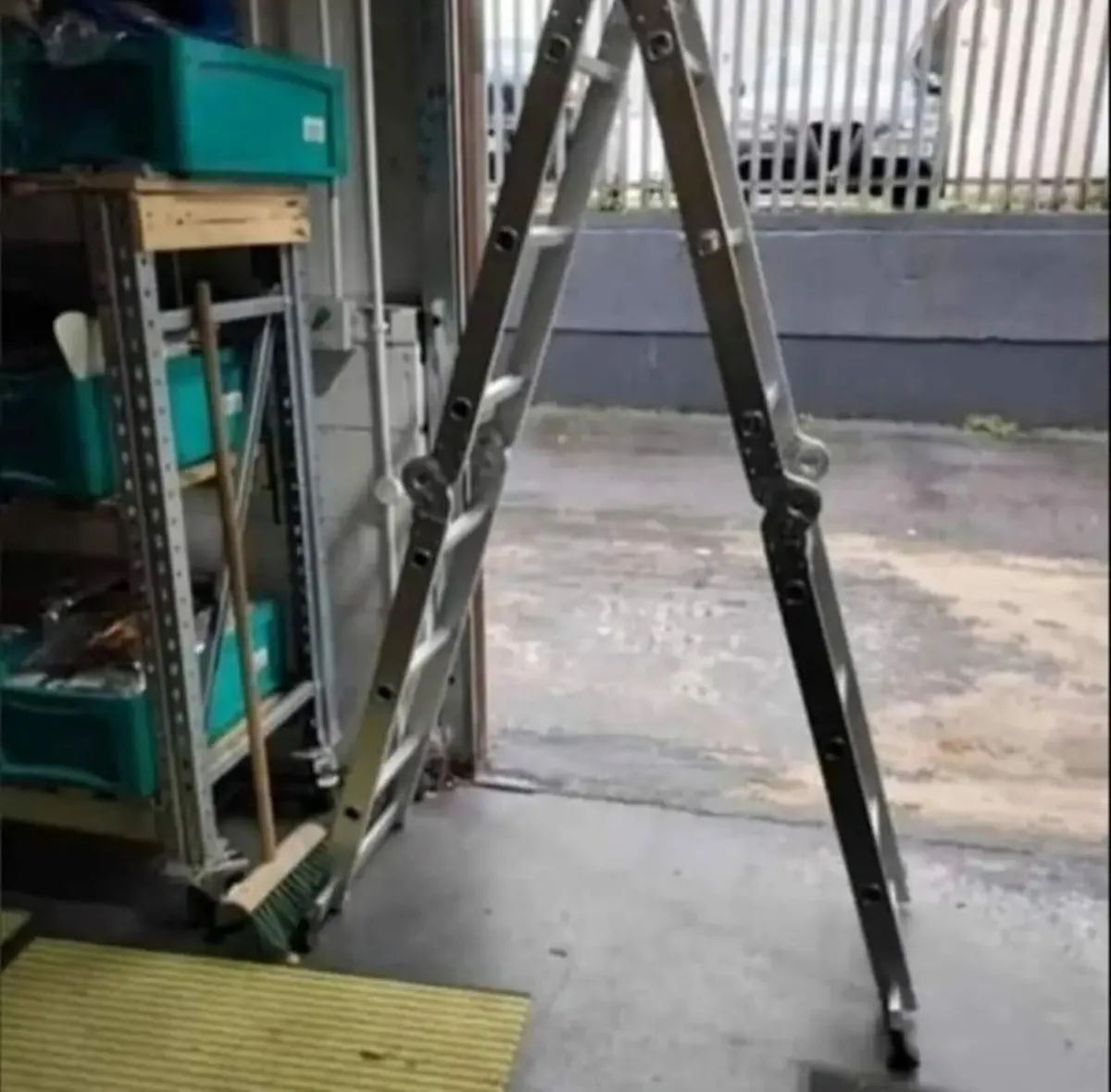 Brand new foldable ladder - Image 3