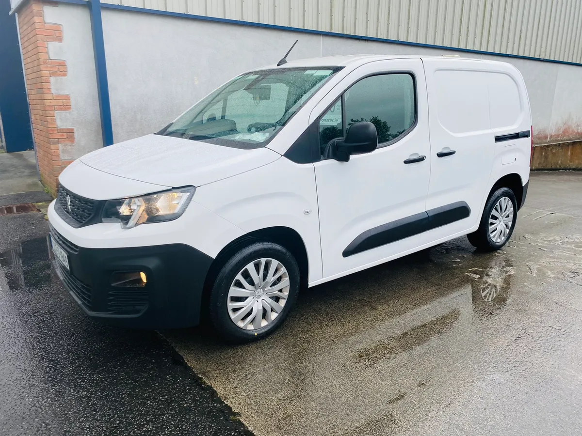 202 Peugeot partner 1.5 100bhp PRO €11,950 + VAT - Image 1