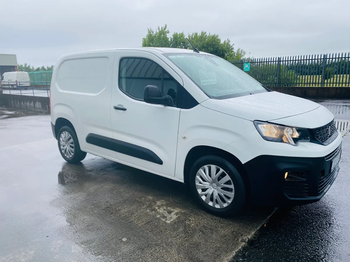 202 Peugeot partner 1.5 100bhp PRO €11,950 + VAT - Image 4