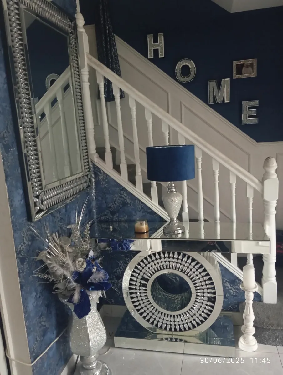 Console table and mirror - Image 1