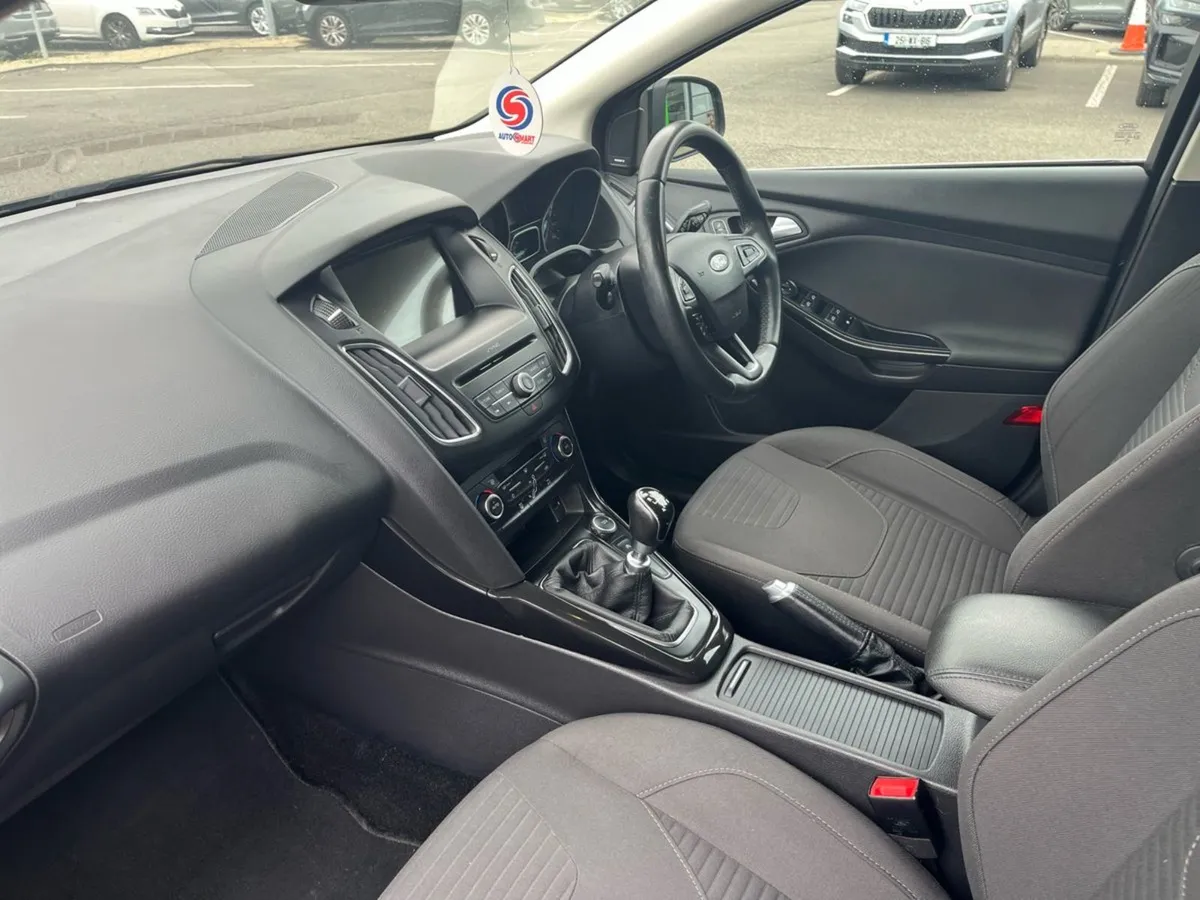 Ford Focus Titanium 1.0 Ecoboost 125PS Manual - Image 2
