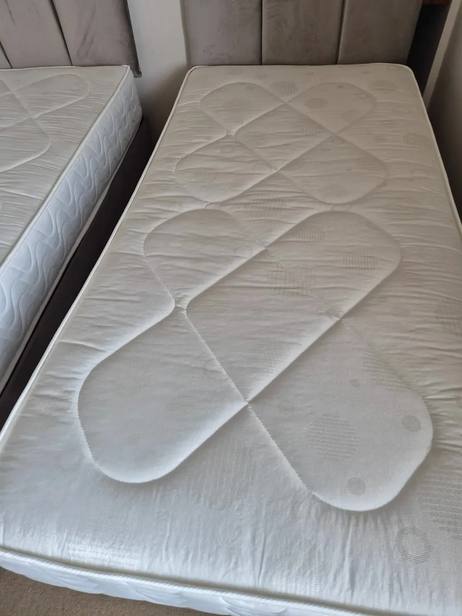 Two single beds - Take away - Image 3
