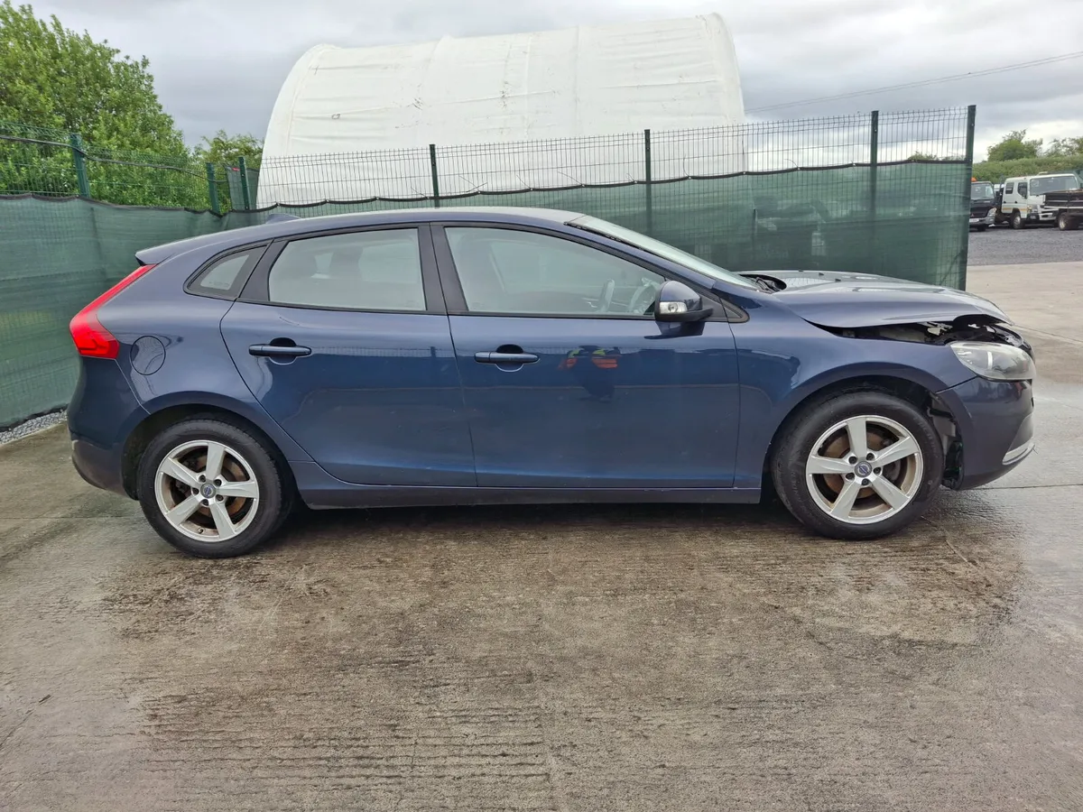 142 Volvo V40 1.6 Diesel - Image 4