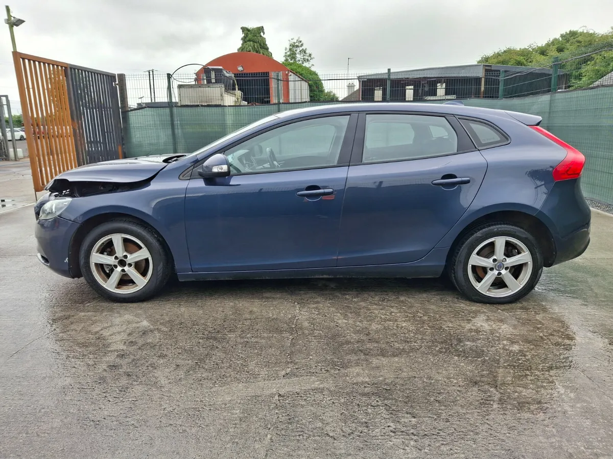 142 Volvo V40 1.6 Diesel - Image 2
