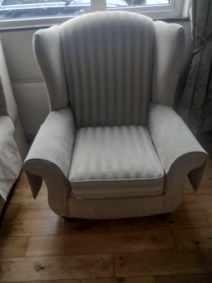 Couch and armchairs - Image 1