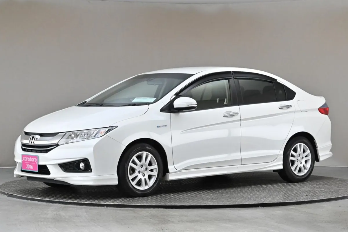 Honda Grace 1.5 Hybrid 4DR Auto  body Kit half Le - Image 4