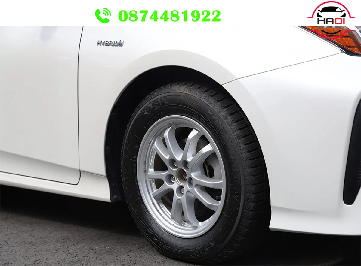 TOYOTA PRIUS 2019 white  hybrid - Image 8