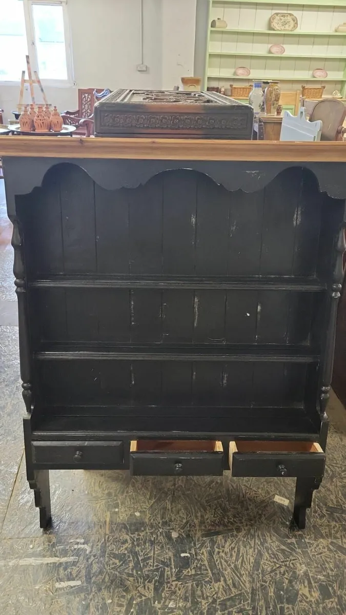 Vintage pine wall dresser, plate rack - Image 2