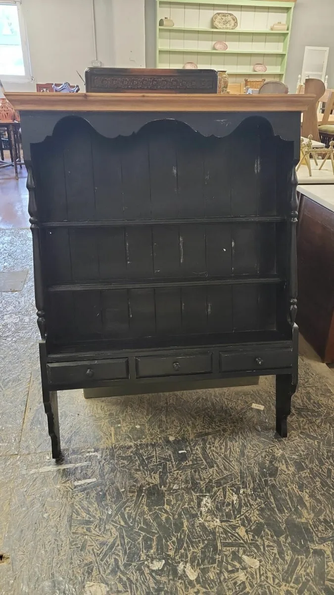 Vintage pine wall dresser, plate rack - Image 1