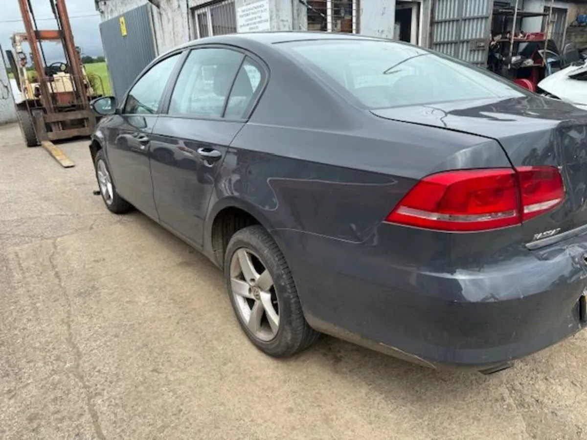 2013 VOLKSWAGEN PASSAT 1.6L-D - Image 2