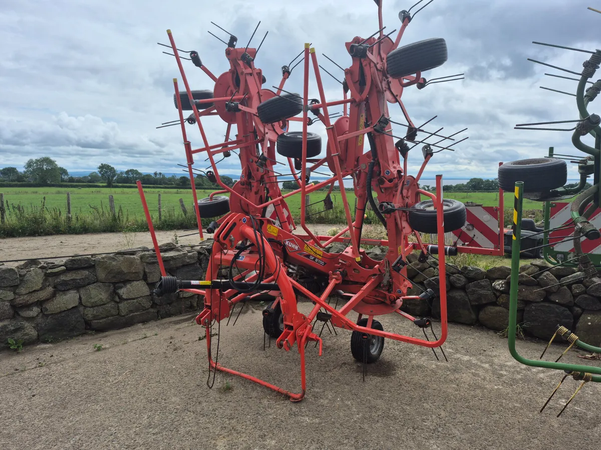 KUHN GF8700 Tedder - Image 1