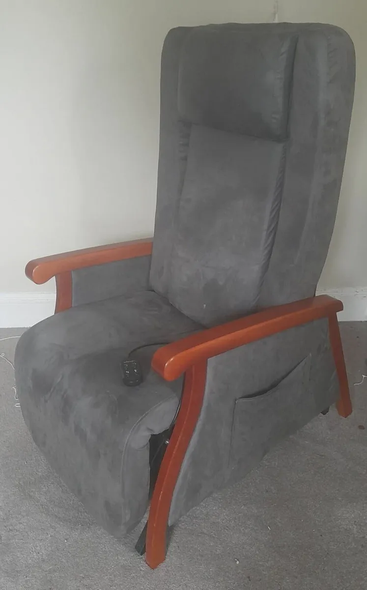 Herdegen electric lift chair. Free Delivery - Image 2